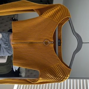 Long sleeve mustard yellow zip up crop top